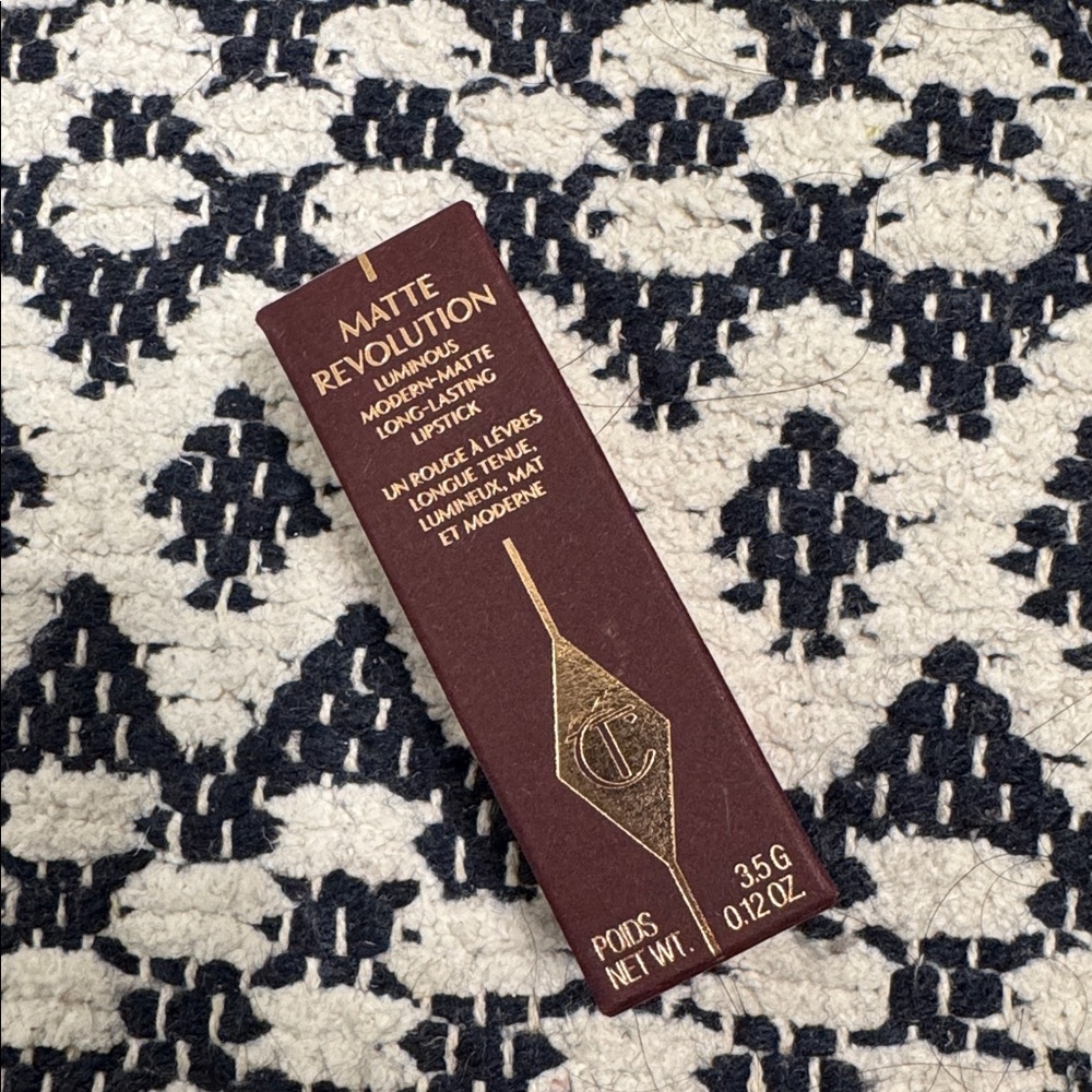 Charlotte Tilbury MATTE REVOLUTION
M.I. KISS - Picture 7 of 8